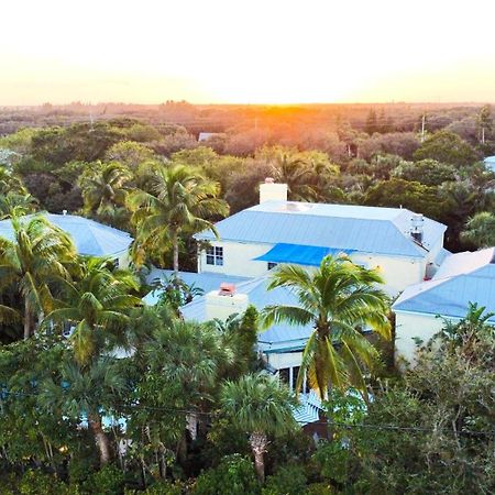 The Caribbean Court Boutique Hotel Vero Beach Bagian luar foto