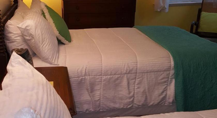 The Caribbean Court Boutique Hotel Vero Beach Bagian luar foto