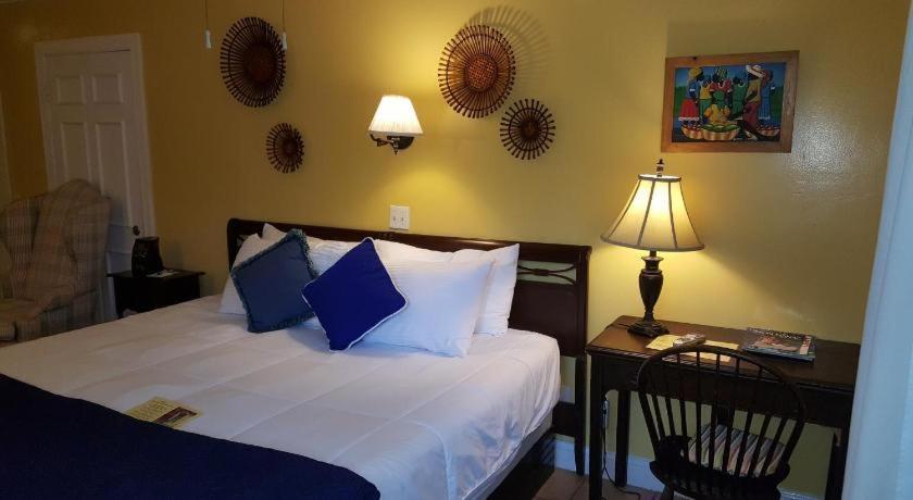 The Caribbean Court Boutique Hotel Vero Beach Bagian luar foto