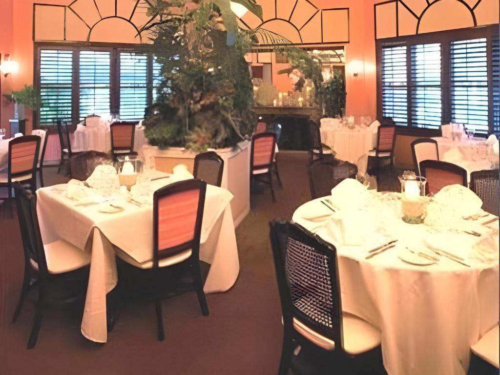The Caribbean Court Boutique Hotel Vero Beach Bagian luar foto